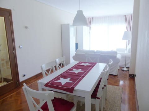 Apartamento luminoso, funcional y amplio en zona hospitalaria Apartment in Pamplona