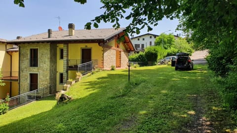 Property building, Spring, Day, Garden, Garden view