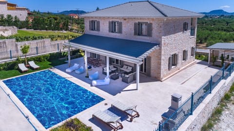 Bird's eye view, Pool view