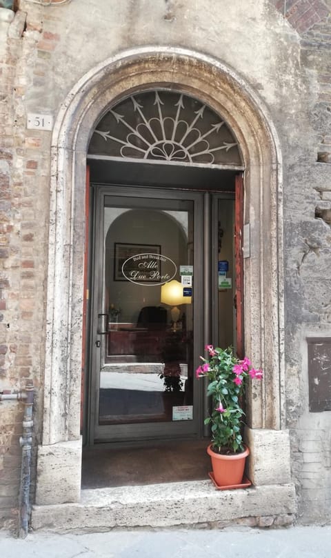 Facade/entrance