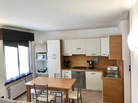 Kitchen or kitchenette, Seating area