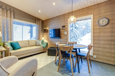 Natural landscape, TV and multimedia, Living room, Dining area