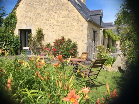Patio, Facade/entrance, Garden