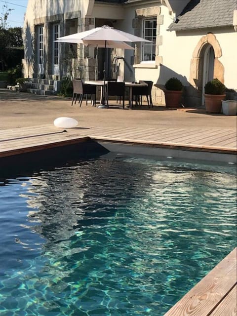 Villa de 4 chambres avec piscine privee terrasse et wifi a Plouigneau Villa in Morlaix