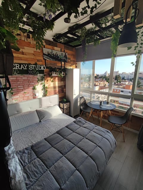 Saltillo Alto Gray Studio. Vistas al mar y piscina Apartment in Torremolinos