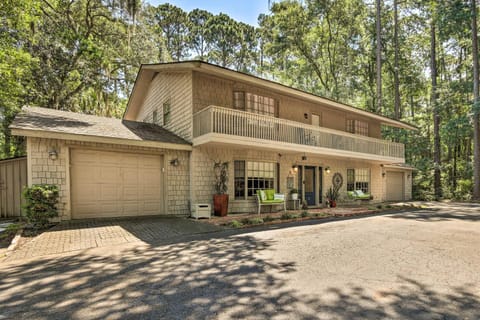 House with Private Pool Inside Sea Pines Resort! Casa in Hilton Head Island