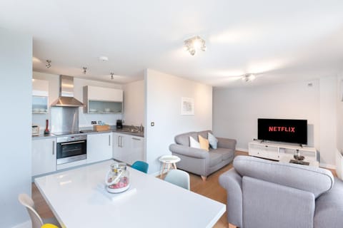 The Vizion serviced apartments from Pincott Properties - free parking, private balcony, and WiFi Apartment in Milton Keynes