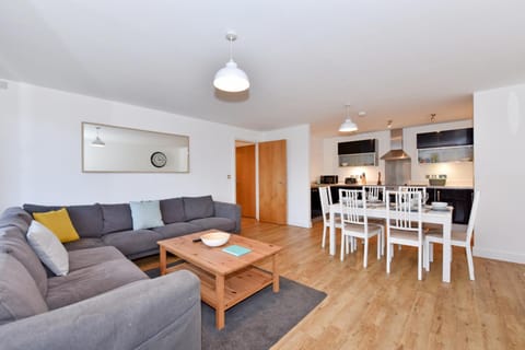 The Vizion serviced apartments from Pincott Properties - free parking, private balcony, and WiFi Apartment in Milton Keynes