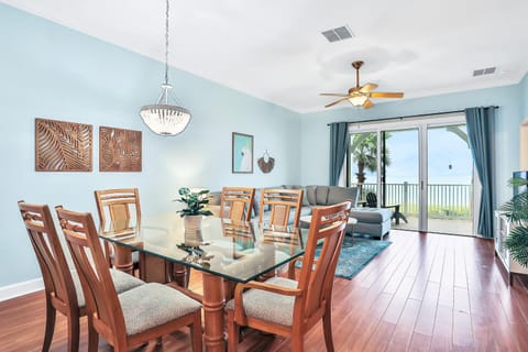 Cinnamon Sunrise & Salty Taurus Apartment in Palm Coast