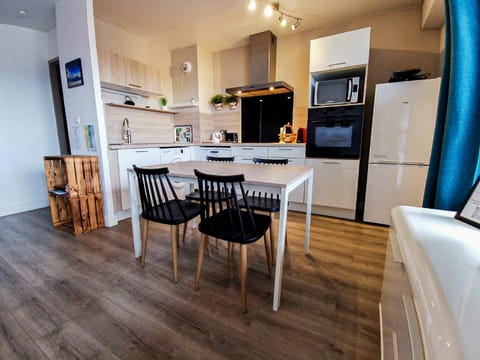 Dining area, kitchen