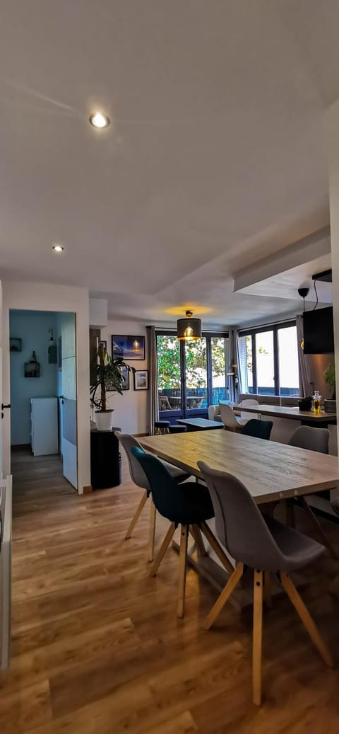 Living room, Business facilities, Seating area, Dining area, Meeting/conference room