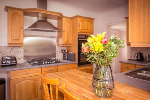 Skip to the Beach - dog friendly house ideal for large families House in Wealden District