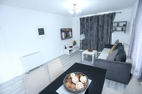 Modern 2 Bedroom Flat, with Free Parking, and WIFI Apartment in Barking