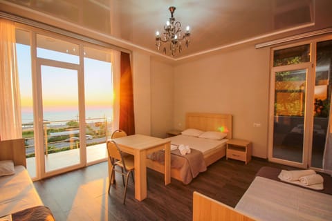 Photo of the whole room, Sea view