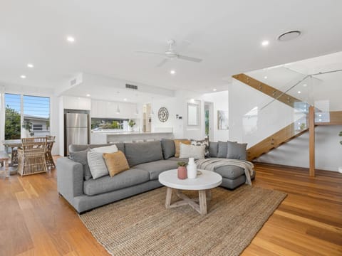 Sunrise Mansion with Pool House in Kingscliff