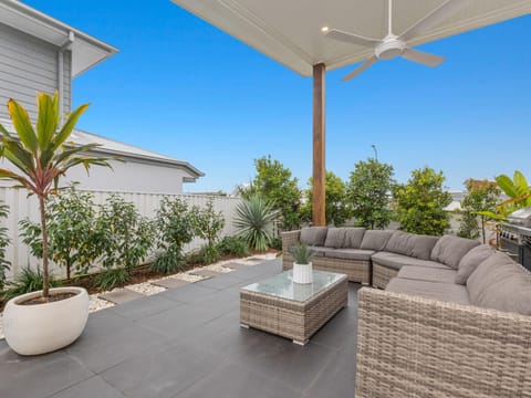 Sunrise Mansion with Pool House in Kingscliff