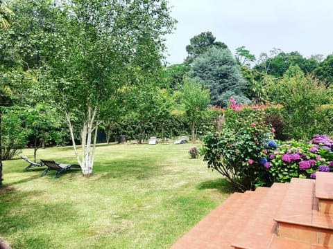 Villa de charme parc fleuri, arboré et piscine à BIARRITZ Villa in Biarritz