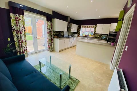 Spacious home for contractors and families Casa in Basingstoke