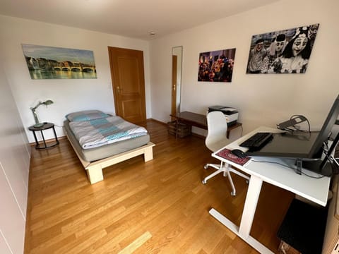 Ferienappartment mit Homeoffice, 2 Schlafzimmer mit Einzelbetten Apartment in Weil am Rhein