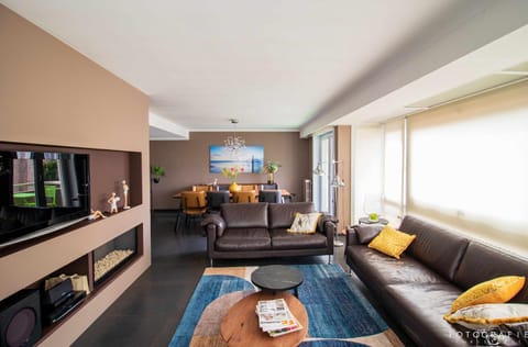 Communal lounge/ TV room, TV and multimedia, Living room