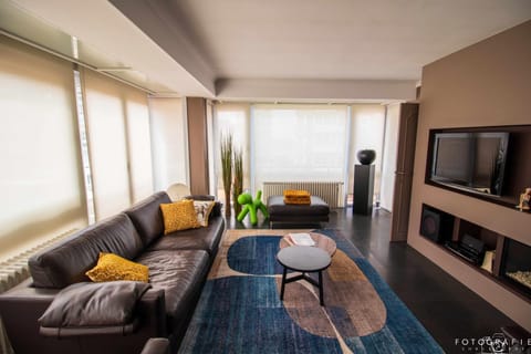 Communal lounge/ TV room, TV and multimedia, Living room