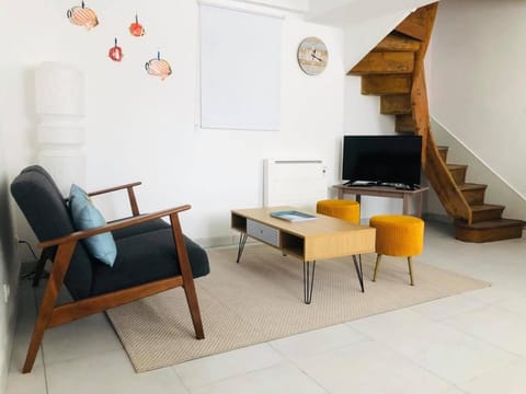 Communal lounge/ TV room, TV and multimedia, Living room