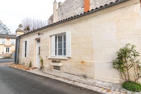 Le Vieux Chai House in Jonzac