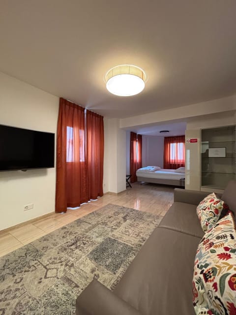 Communal lounge/ TV room, Living room, Seating area, Evening entertainment