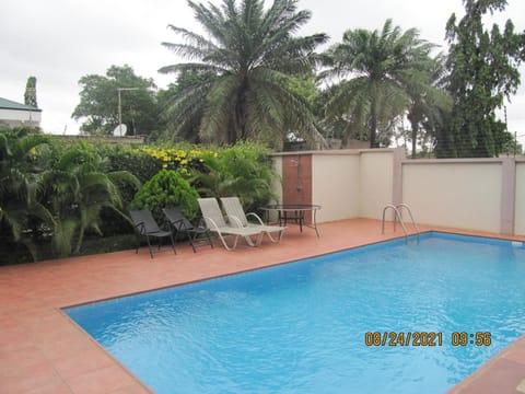 Bertha's Court D-Plus Apartments Condominio in Accra