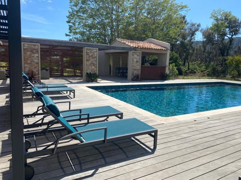 Magnifique villa avec piscine au coeur des vignes Villa in Cogolin