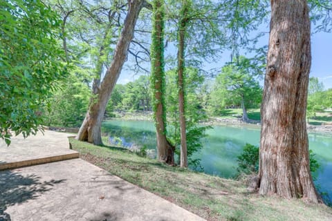 Cozy New Braunfels Condo with Community Pool and Grill Copropriété in Gruene