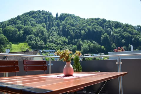 Balcony/Terrace, Mountain view