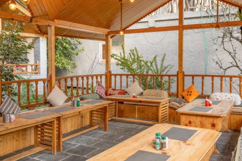 Restaurant/places to eat, Garden, Dining area, Garden view