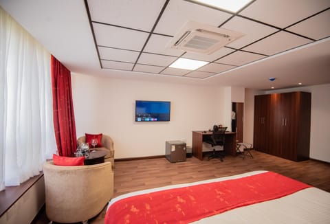 TV and multimedia, Coffee/tea facilities, View (from property/room), Bedroom, oven, wardrobe