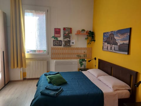 Bed, Photo of the whole room, Bedroom, internet, towels