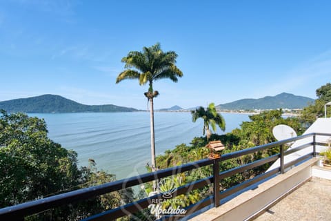 View (from property/room), Landmark view, Sea view