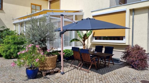 Patio, Dining area