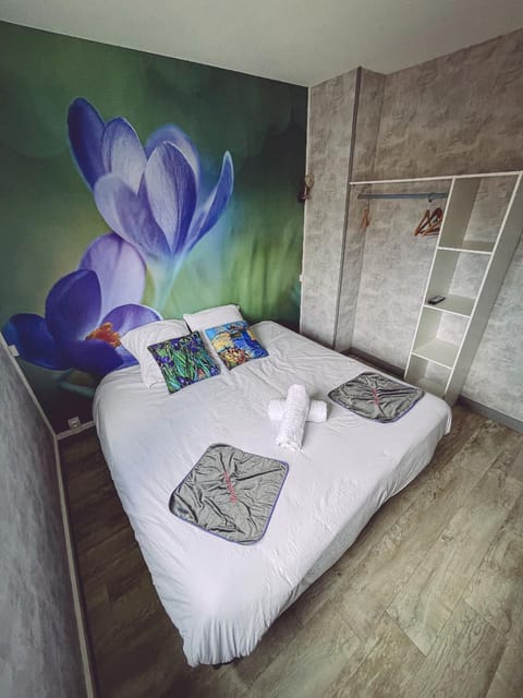 Van Gogh gare By Joyca Chambre privée Bed and Breakfast in Vosges