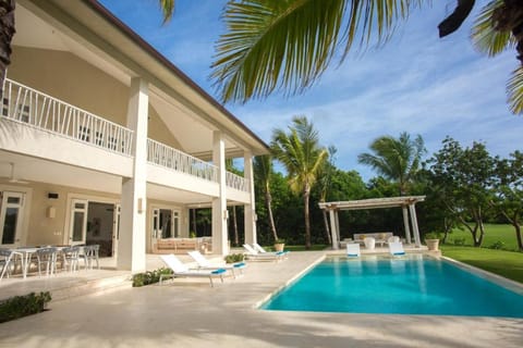 Amazing golf villa at luxury resort in Punta Cana, includes staff, golf carts and bikes Villa in Punta Cana