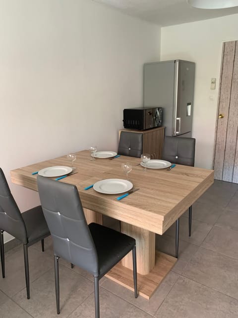 APPARTEMENT PALAVAS LES FLOTS AVEC JARDIN et PISCINE Apartment in Palavas-les-Flots