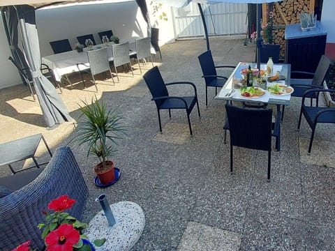 Patio, Balcony/Terrace, Seating area