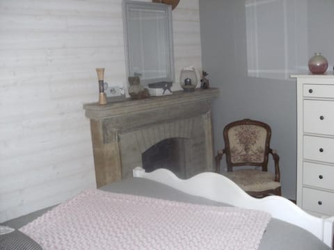 jolie chambre dans ancien corps de ferme Bed and Breakfast in Normandy