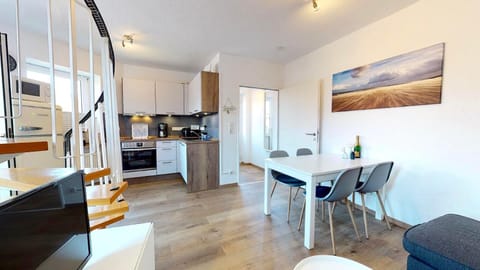 Kitchen or kitchenette, Living room, Seating area, Dining area