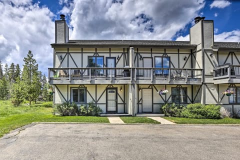 3-Story Home with Balcony about 6 Mi to Winter Park! Apartment in Fraser