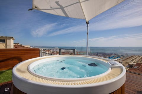 Hot Tub, Solarium, Sea view