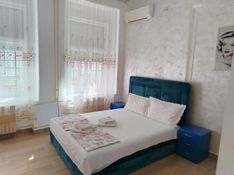 Sobe sa sopstvenim KUPATILOM Private rooms bathroom In CENTER Bed and Breakfast in Novi Sad