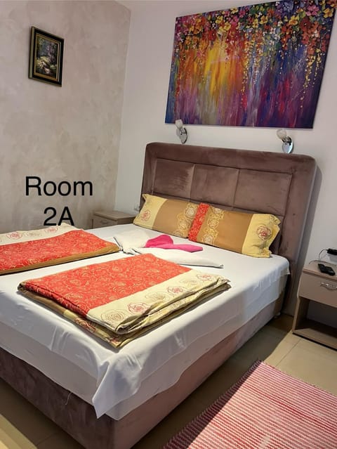 Sobe sa sopstvenim KUPATILOM Private rooms bathroom In CENTER Bed and Breakfast in Novi Sad