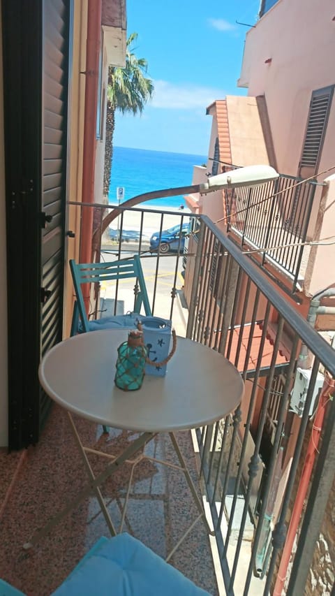 View (from property/room), Balcony/Terrace, Dining area, Sea view