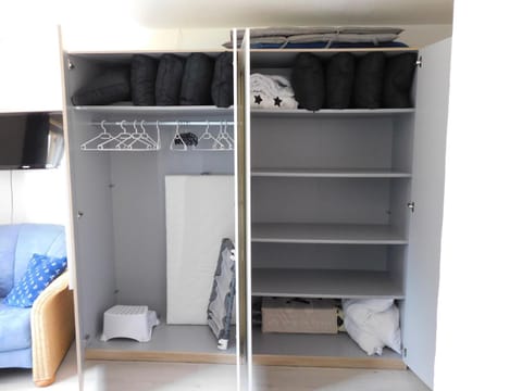 Bedroom, wardrobe