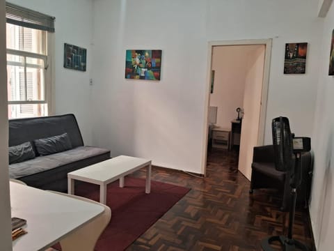 Prático e bem localizado apartamento Condo in Porto Alegre